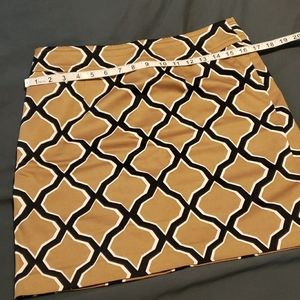 Bold Black & Gold Skirt, sz 4